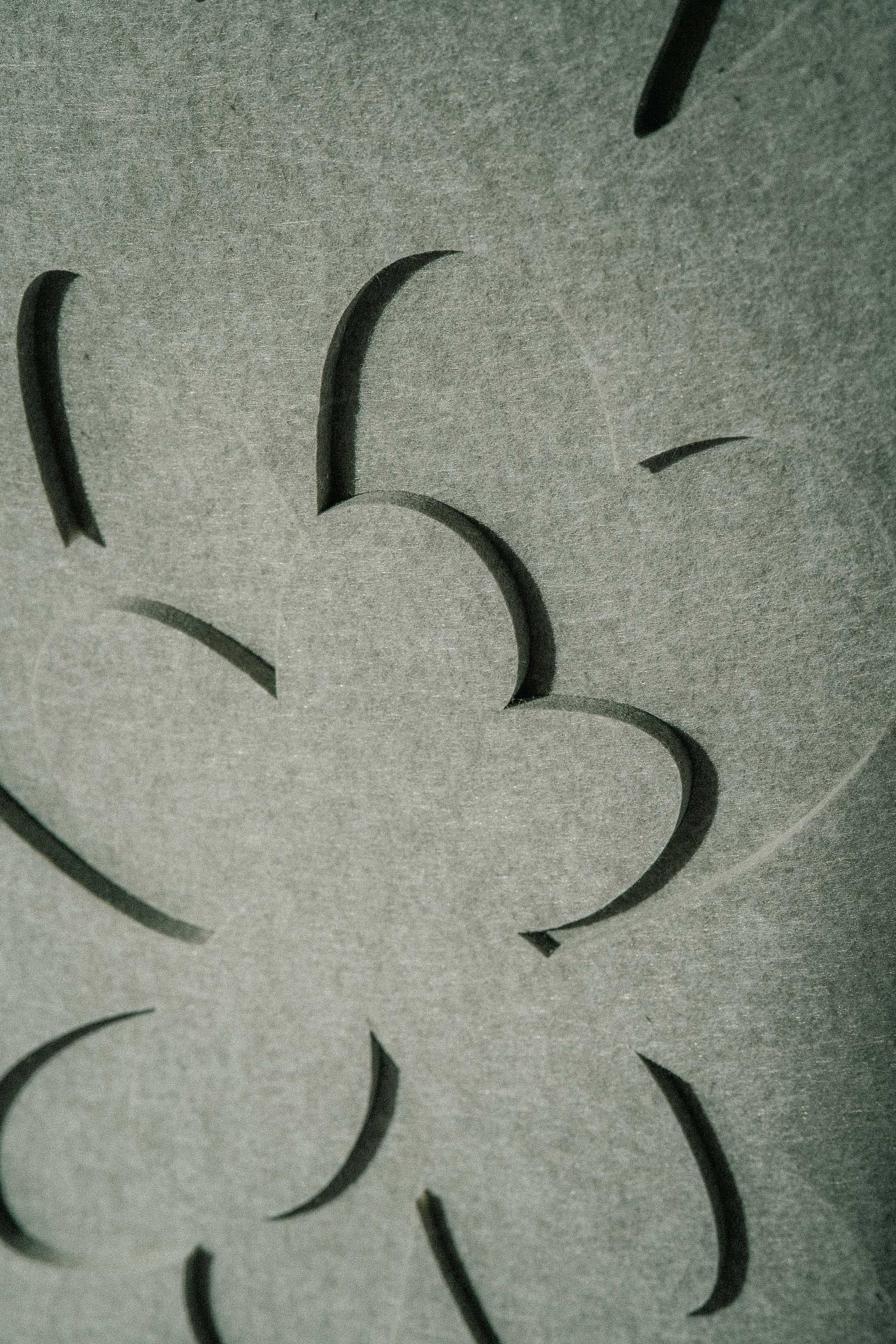 Pansy Bratek relief by LUDISM and Bafeo – sound-absorbing panel symbolizing friendship in Polish folk culture.
